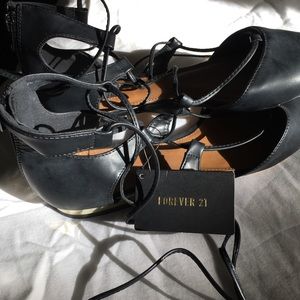 Forever21 Pointy Ballet Flat Black w/ Gold Heels 8